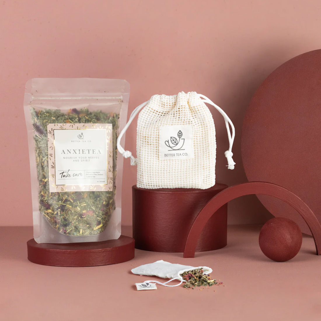 Un pochon d’infusion Anxietea et des sachets réutilisables